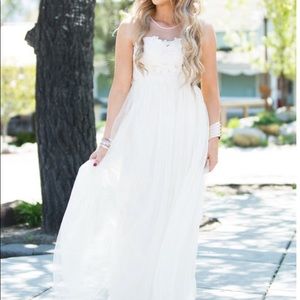 Maxi creme lace stunning dress.